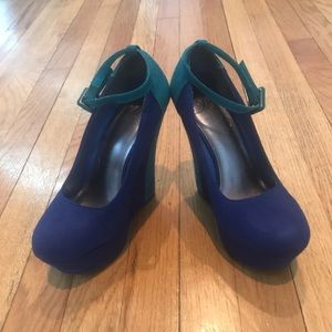 Cute faux suede wedges with ankle band. 7 1/2